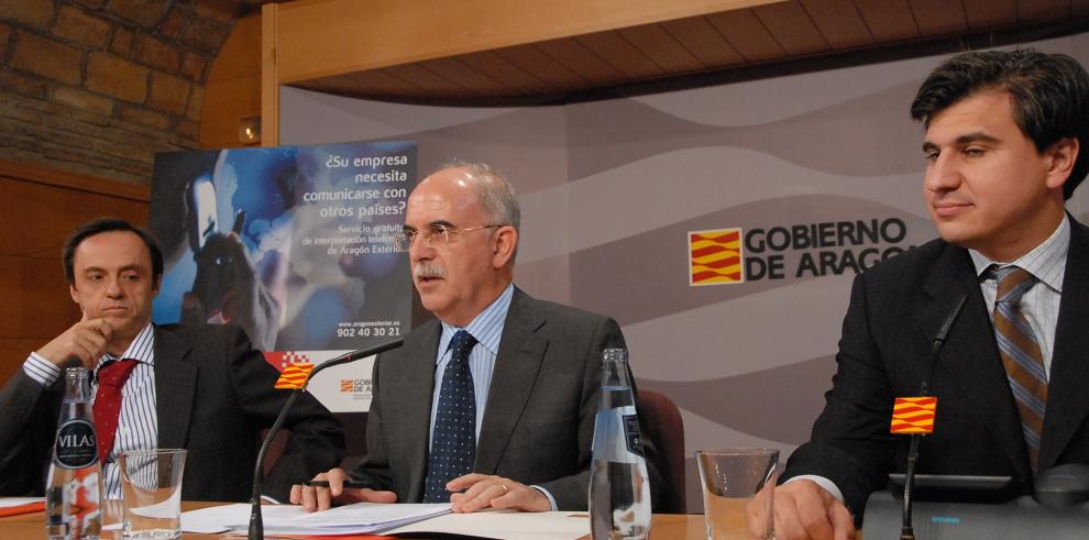 Imágenes de la presentación del servicio de interpretación telefónica de Aragón Exterior