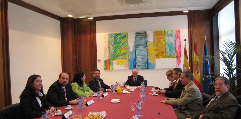 El consejero de Economía recibe al Cuerpo Consular acreditado en Aragón con motivo del Día de Europa