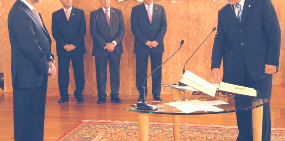 Imágenes de la toma de posesión de los nuevos consejeros del Gobierno de Aragón - 4