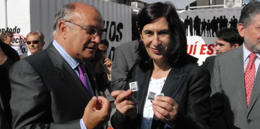 La consejera de Servicios Sociales asiste a la inauguración de la Caravana de los Derechos Humanos 