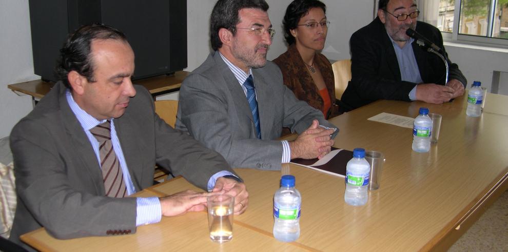 Los mayores del distrito zaragozano de la Margen Izquierda se interesan por conocer los aspectos más relevantes de la futura Ley de Dependencia