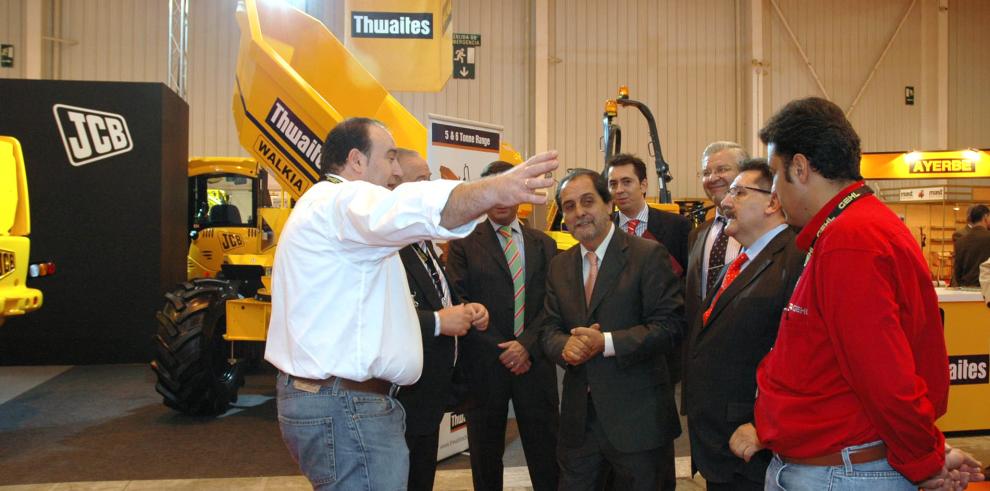 El consejero de Obras Públicas, Urbanismo y Transporte inaugura Construrent 2006