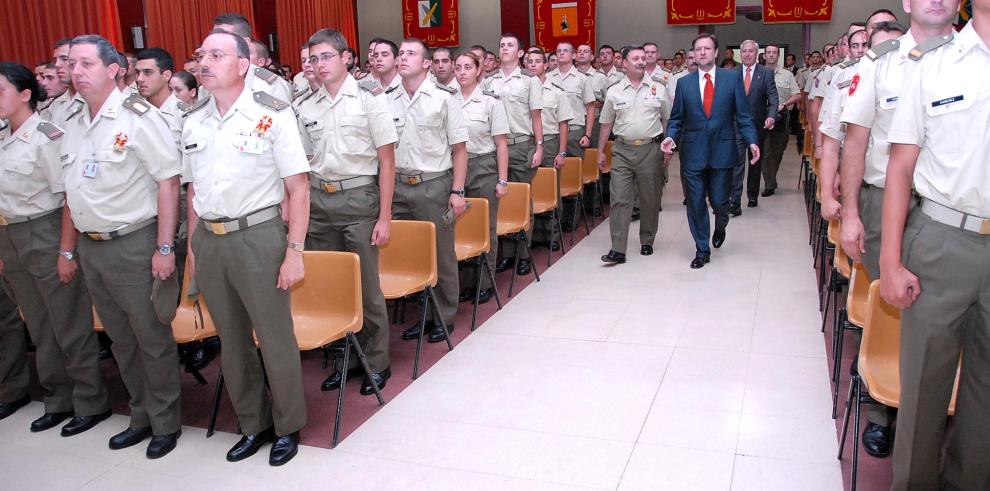 El presidente del Gobierno de Aragón, Marcelino Iglesias, ha visitado la Academia de Logística de Calatayud