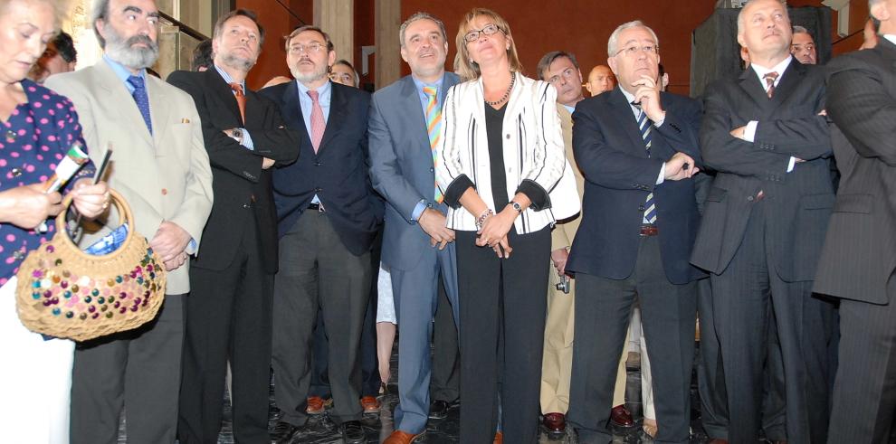 Los miembros de la fundación Jaca 2014 y los representantes políticos aragoneses han seguido en directo desde La Aljafería la decisión del COI 