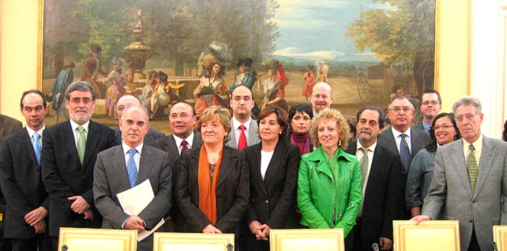 Firmado en Madrid el acuerdo para que el
Centro Nacional de Competencia en
logística integral tenga su sede en Zaragoza
