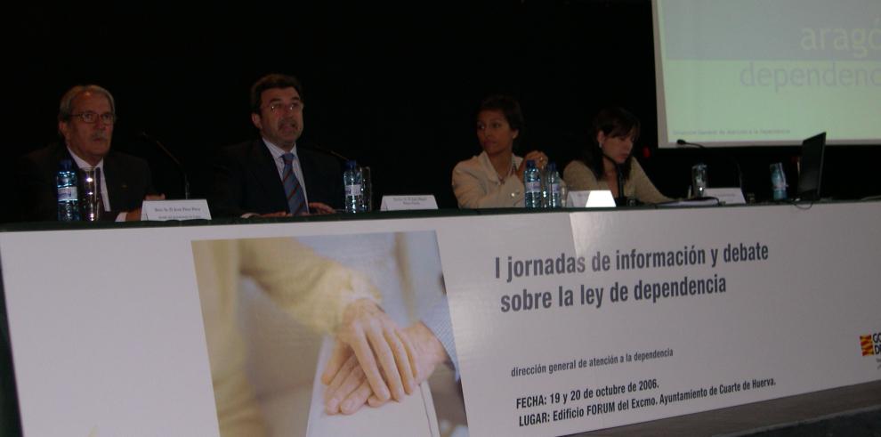El consejero de Servicios Sociales y Familia inaugura las I Jornadas de Información y Debate sobre la futura Ley de Dependencia