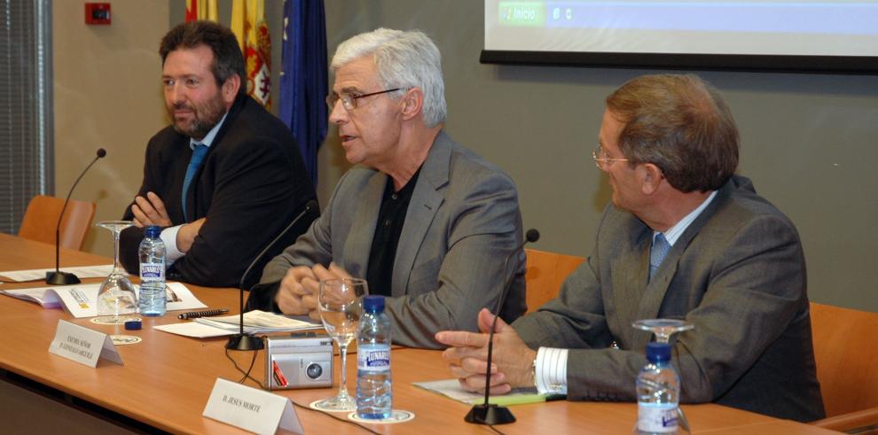 El consejero de Agricultura y Alimentación, Gonzalo Arguilé, inaugura la jornada "Agricultura Industrial" organizada por ARAGA