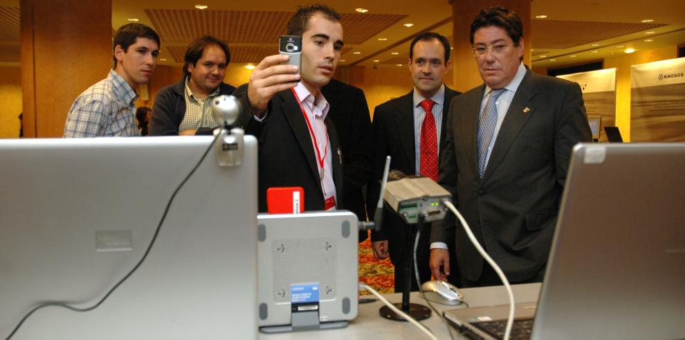 El consejero de Industria, Comercio y Turismo, visita el Foro de Negocios de Vodafone