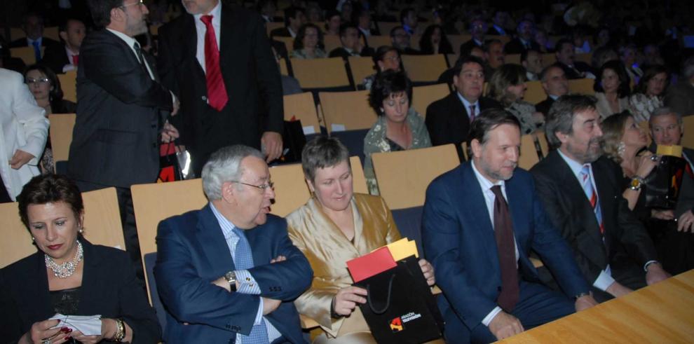 El presidente, vicepresidente y los consejeros del Gobierno de Aragón han asistido a la Gala de presentación de Aragón Televisión
