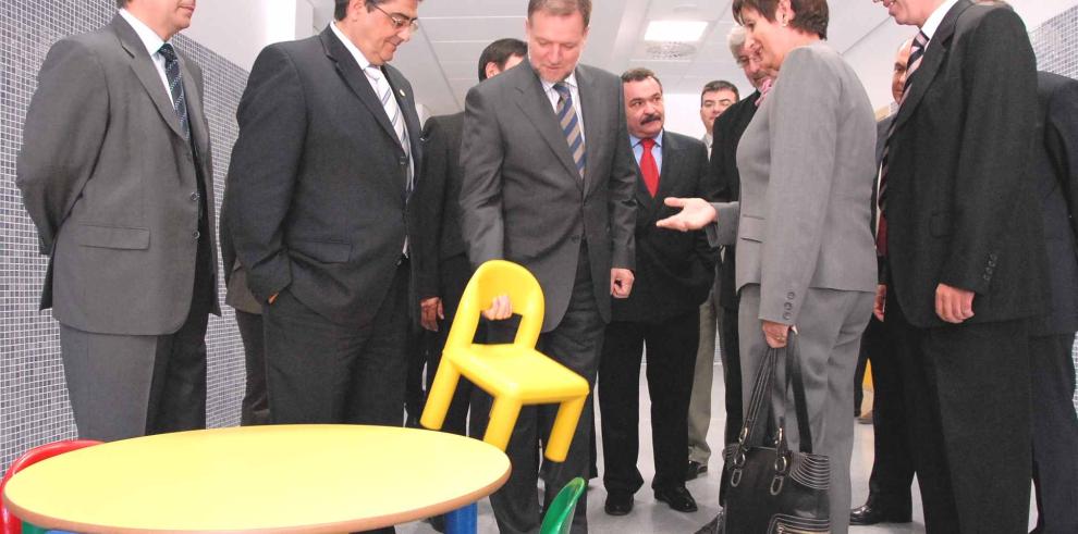 El nuevo centro de salud de Alcañiz mejora las condiciones de Atención Primaria para 18.700 personas . El coste total de esta infraestructura, incluido su equipamiento, supera los 3 millones de euros

