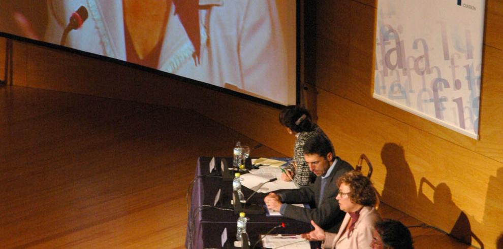 La consejera del Departamento de Ciencia, Tecnología y Universidad, Ángela Abós, ha inaugurado el Foro de Innovación y Aprendizaje: Teaching and Education que acoge la Sala Luís Galve del Auditorio de Zaragoza 