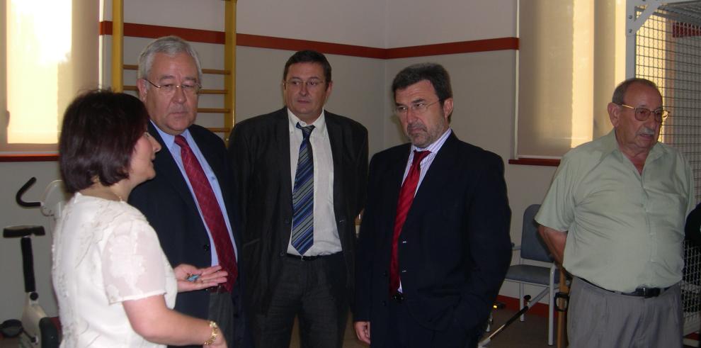El vicepresidente y el consejero de Servicios Sociales conocen las demandas sociales de los mayores de Delicias.
