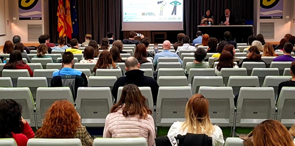 La Dirección General de Igualdad y Familias pone el foco en la discriminación laboral que sufre el colectivo LGTBI porque acabar con ella es "clave para su integración"