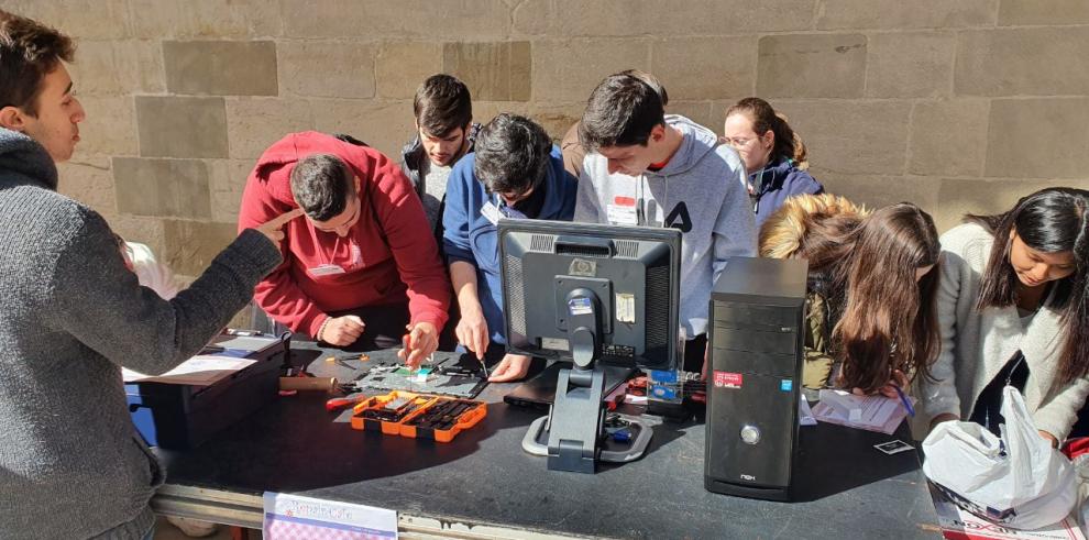 Un “Repair Café” en Alcañiz para afrontar el reto de reducir la generación de residuos domésticos mediante la reparación