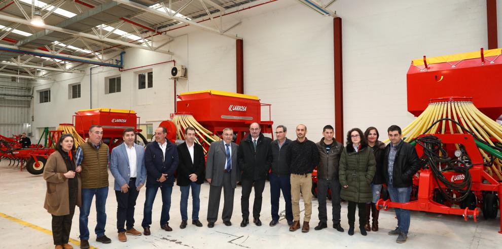 Lambán visita Larrosa Arnal, empresa fabricante de maquinaria agrícola de última generación en el Campo de Belchite desde hace casi 90 años