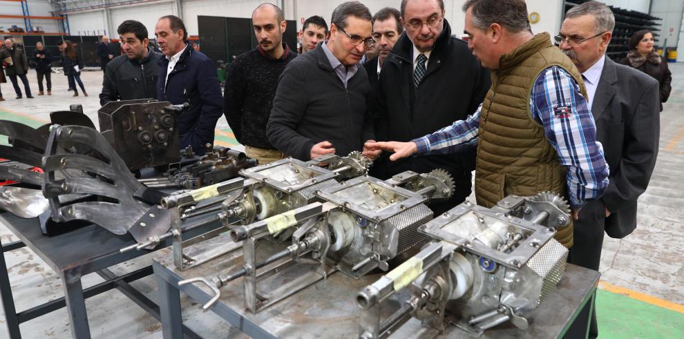 Lambán visita Larrosa Arnal, empresa fabricante de maquinaria agrícola de última generación en el Campo de Belchite desde hace casi 90 años