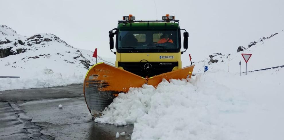 Intensa jornada para garantizar la vialidad invernal en las carreteras autonómicas