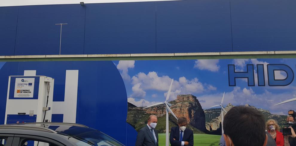 El vicepresidente del Gobierno de Aragón recibe el primer Hyundai Nexo propulsado por hidrógeno matriculado en España