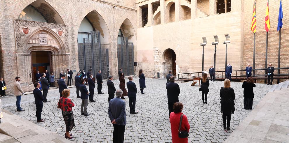 Un sobrio acto para celebrar el Día de Aragón dedicado a las víctimas de la pandemia y a los profesionales que nos cuidan