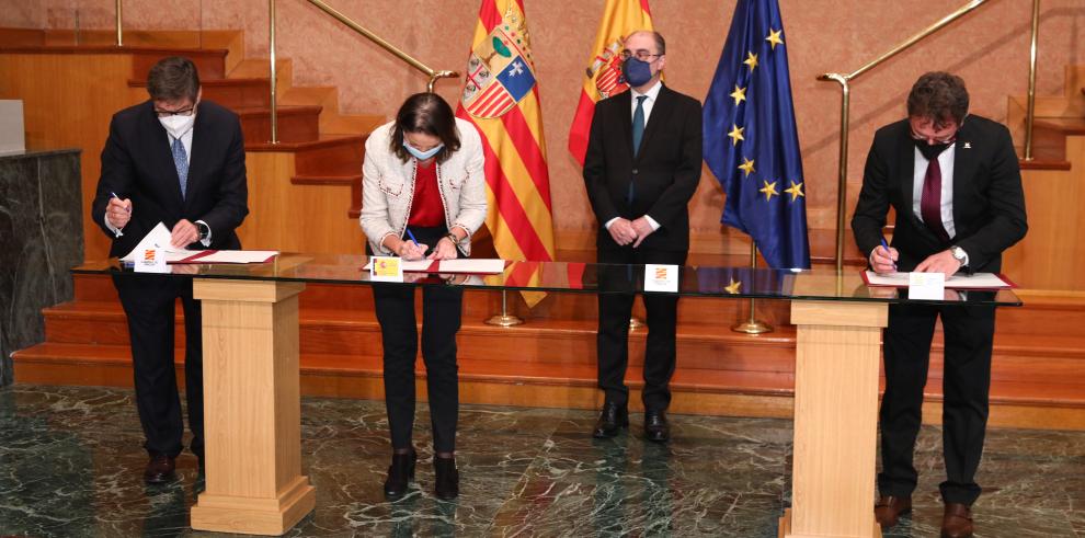 La ministra de Industria, Comercio y Turismo, el vicepresidente del Gobierno de Aragón y los presidentes de las comarcas del Aranda y del Bajo Cinca han firmado los programas de sostenibilidad turística