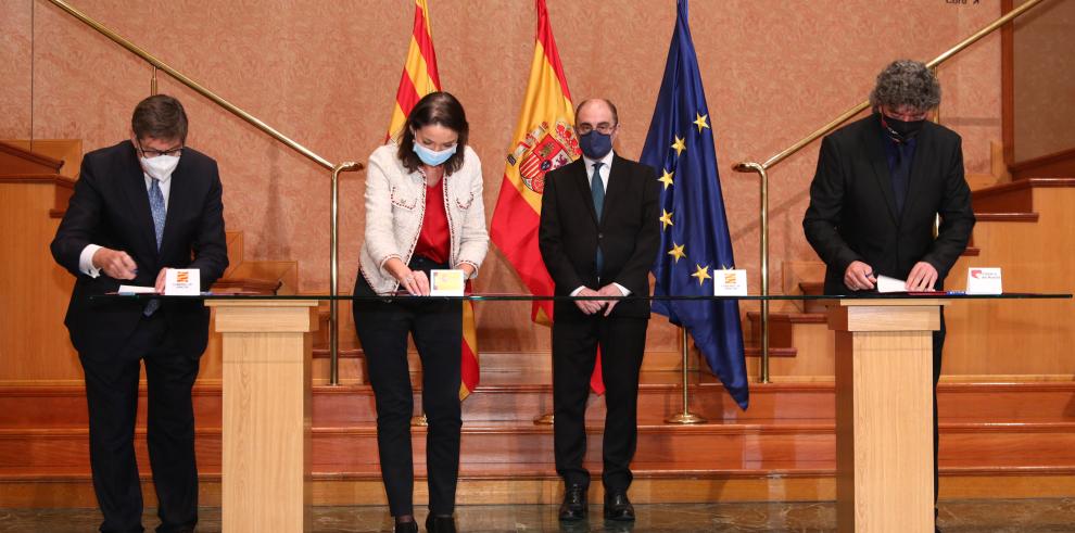 La ministra de Industria, Comercio y Turismo, el vicepresidente del Gobierno de Aragón y los presidentes de las comarcas del Aranda y del Bajo Cinca han firmado los programas de sostenibilidad turística