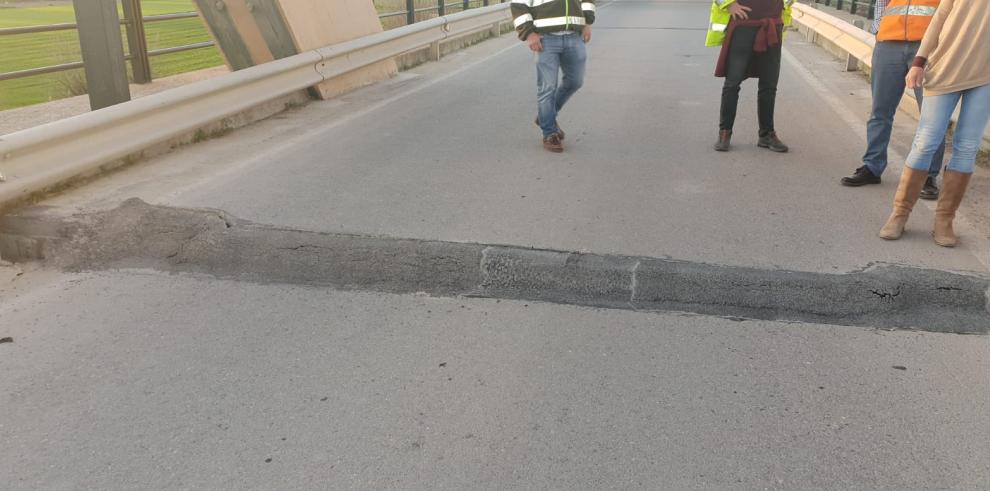 Cortada la carretera A-221 en el puente Sástago