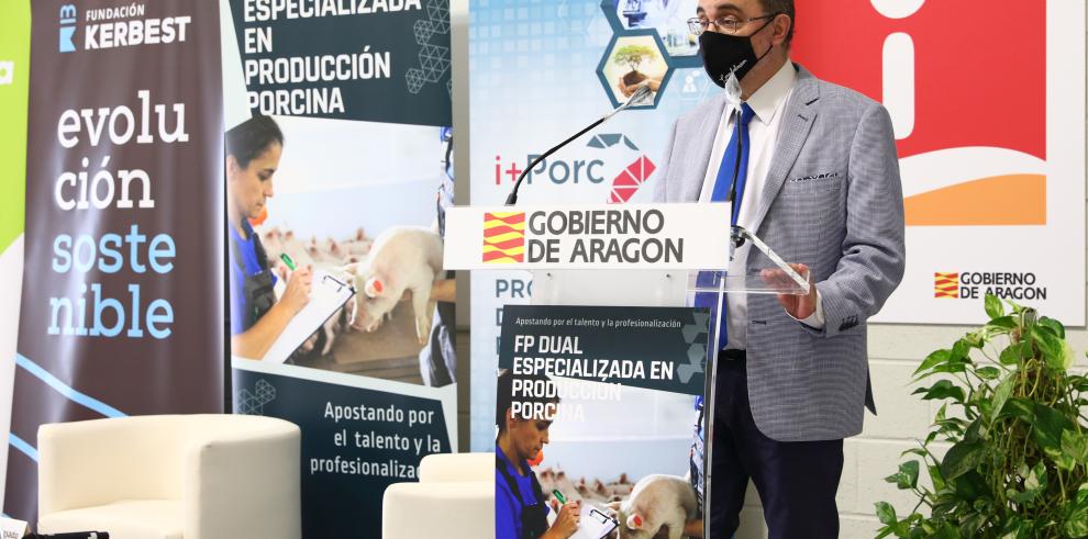 Veinte jóvenes inician el proyecto de Formación Profesional dual especializada en el sector porcino