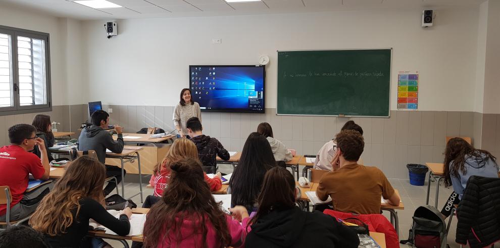 Los alumnos de Bachillerato del IES Clara Campoamor estrenan nuevo edificio