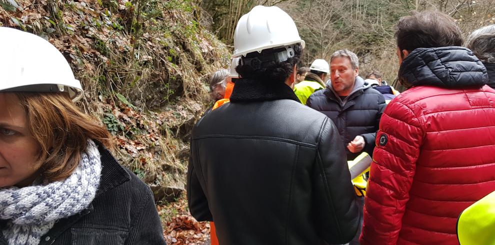 Soro visita las obras realizadas para la estabilización de uno de los túneles del Cañón de Añisclo