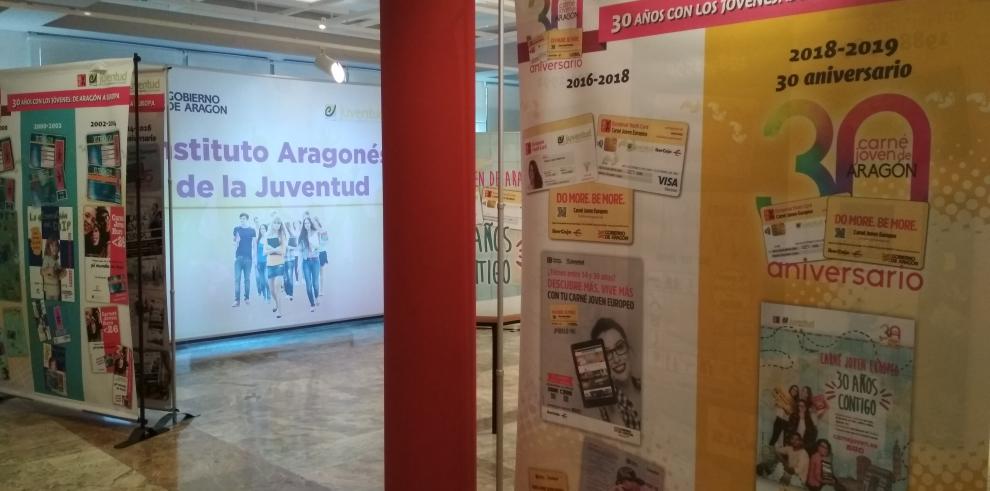 El IAJ conmemora los 30 años del Carné Joven con una exposición itinerante sobre su historia y sus servicios