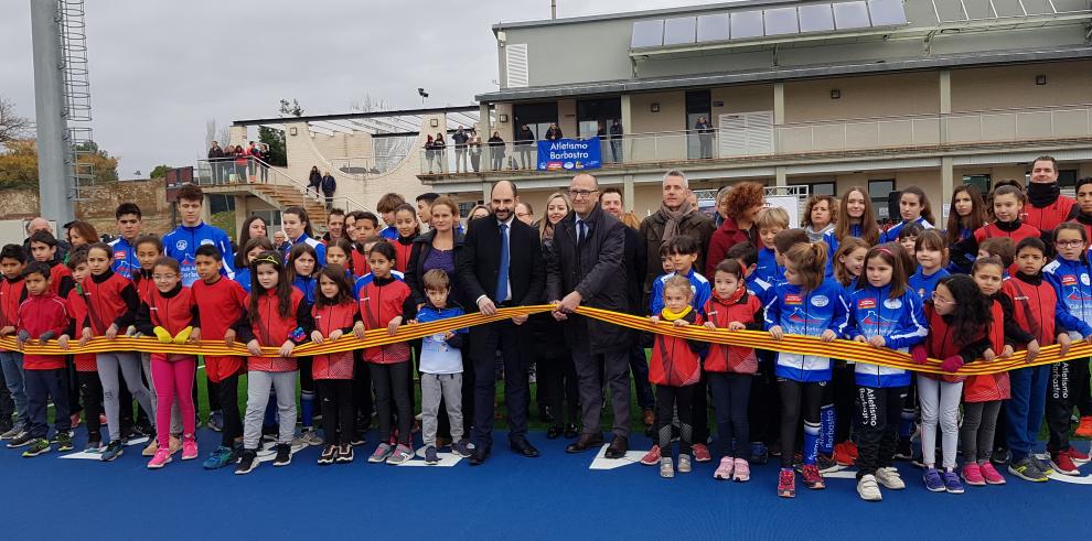 El Gobierno de Aragón invierte 2,4 millones de euros en las nuevas pistas de atletismo de Barbastro