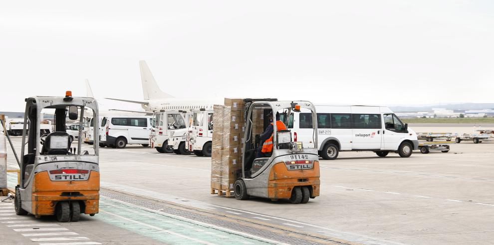 Aterriza en el aeropuerto de Zaragoza un avión con otras siete toneladas de material sanitario