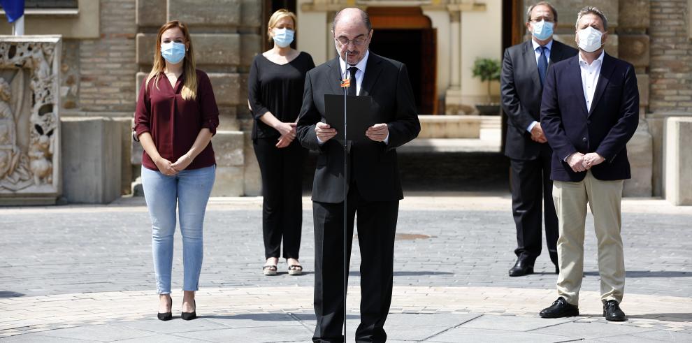 Minuto de silencio por las víctimas del coronavirus en el primer día de luto oficial nacional