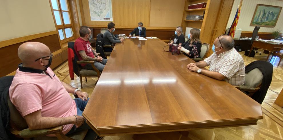 Aliaga: “Vamos a trabajar para que Alumalsa mantenga la producción y el empleo en Aragón”