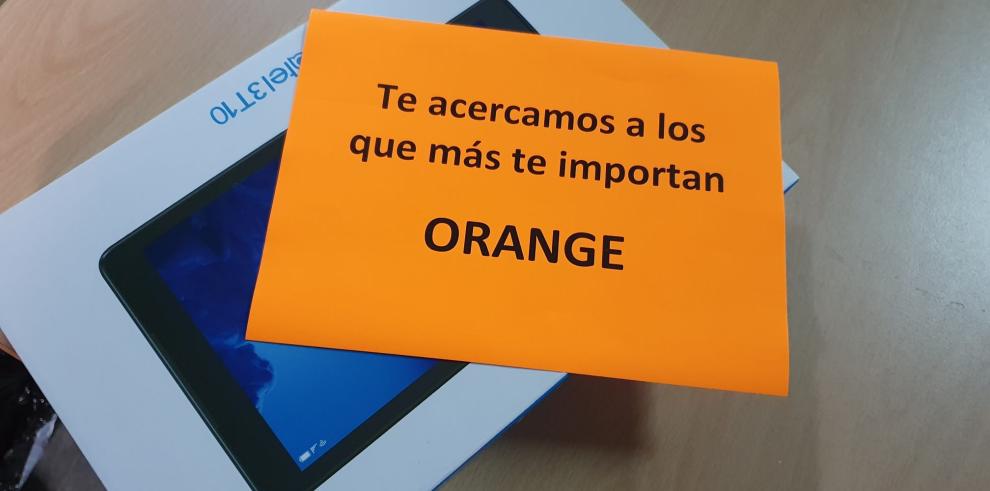 Empresas y particulares donan más de 700 tablets a las residencias aragonesas para reforzar la comunicación entre los mayores y sus familias