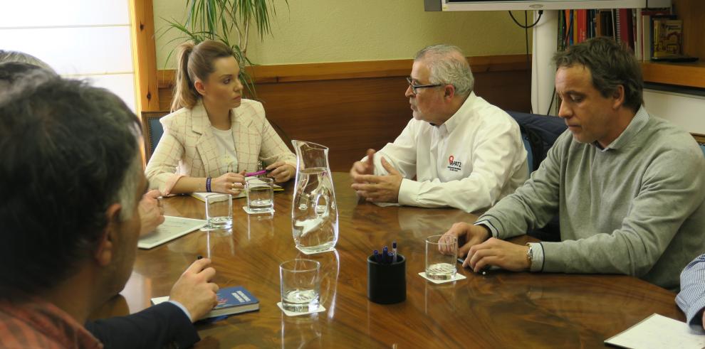 Maru Díaz se reúne con la Asociación Provincial Auto-Taxi para  colaborar en la puesta en marcha de una APP y defender así el servicio público y de calidad que prestan los taxistas