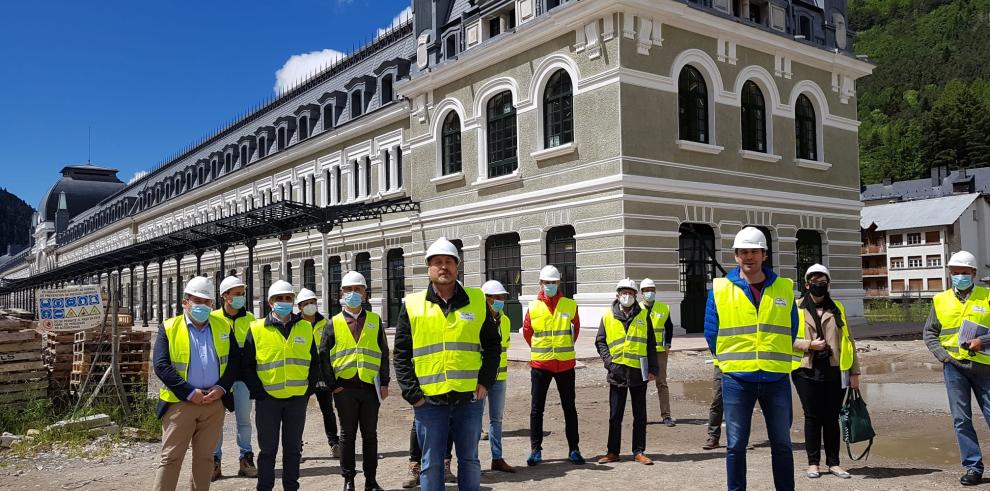 Soro señala que las obras de la nueva estación de viajeros de Canfranc estará lista este otoño