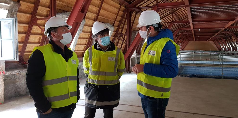 Soro señala que las obras de la nueva estación de viajeros de Canfranc estará lista este otoño