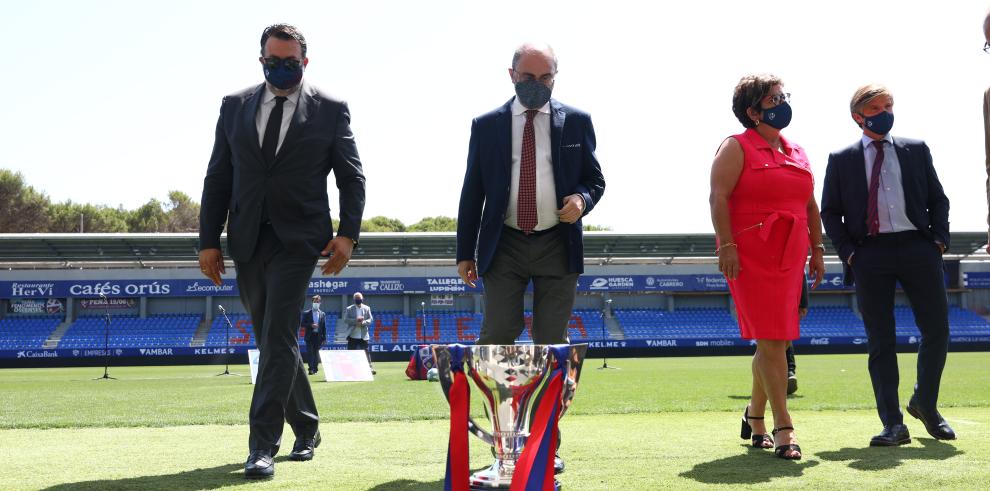 Homenaje en El Alcoraz a la SD Huesca por su ascenso a Primera y lograr el campeonato de segunda división