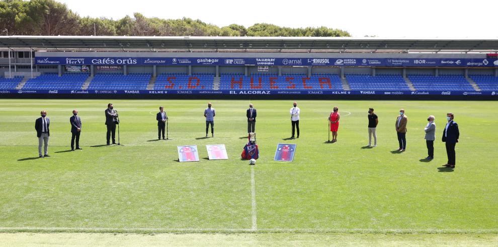 Homenaje en El Alcoraz a la SD Huesca por su ascenso a Primera y lograr el campeonato de segunda división