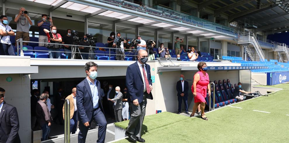 Homenaje en El Alcoraz a la SD Huesca por su ascenso a Primera y lograr el campeonato de segunda división