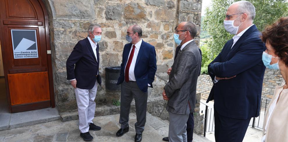 El Presidente de Aragón visita la ampliación del colegio de Aínsa, en el que se han invertido 700.000 euros, y el nuevo Centro de Arte Contemporáneo