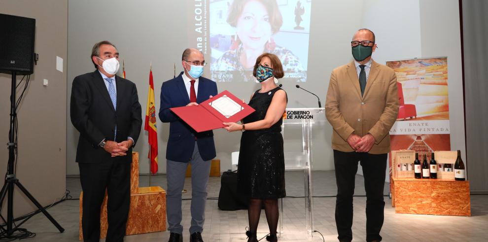 Ana Alcolea recibe el Premio de las Letras Aragonesas 2019 en la fiesta de las letras más atípica