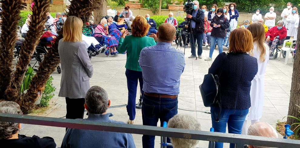 Las mascarillas dejan de ser obligatorias para los residentes vacunados dentro de los centros de mayores o de personas con discapacidad