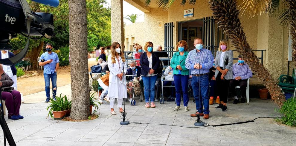 Las mascarillas dejan de ser obligatorias para los residentes vacunados dentro de los centros de mayores o de personas con discapacidad