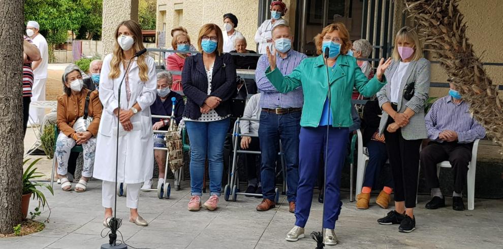 Las mascarillas dejan de ser obligatorias para los residentes vacunados dentro de los centros de mayores o de personas con discapacidad