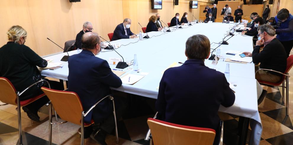 El Gobierno de Aragón coordinará un plan de empleo con ayuntamientos y diputaciones para trabajadores afectados por el cierre de las estaciones de esquí