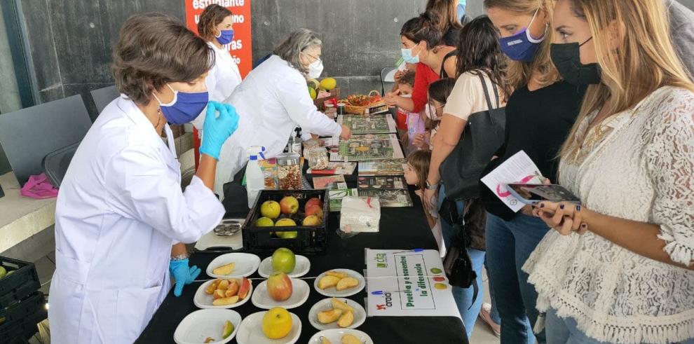 Díaz participa en la Noche de los Investigadores y celebra que la ciencia vuelva a tomar la calle para “contagiar a las próximas generaciones de la pasión por la investigación”