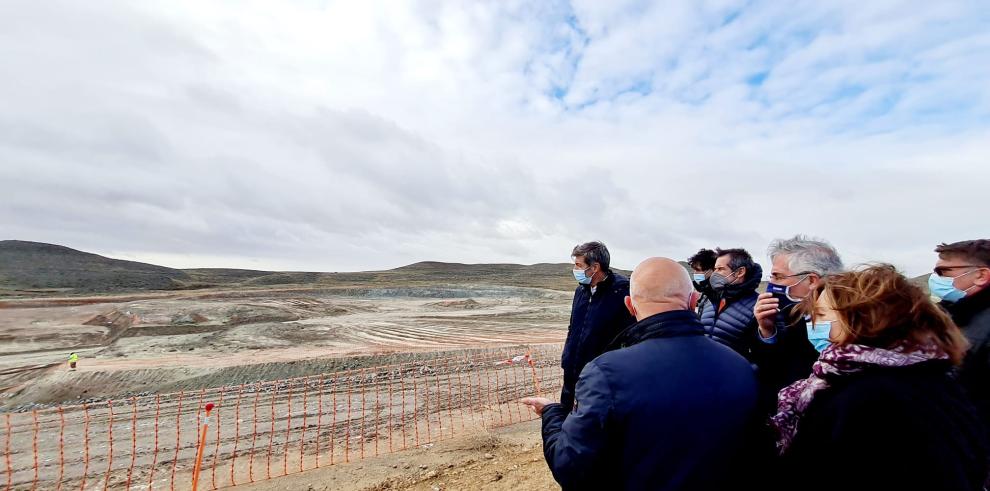 Olona recuerda en Fuentes de Ebro que, desde 2016, el Gobierno de Aragón ha comprometido 212M€ para la creación y modernización de 46.000ha de regadío