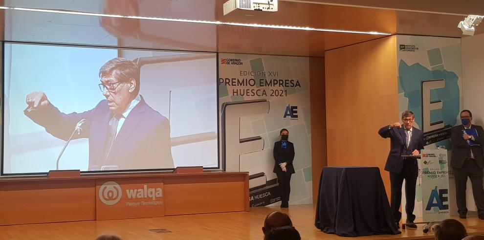 Arturo Aliaga entrega el Premio Empresa Huesca 2021 a la empresa Litera Meat de Binéfar